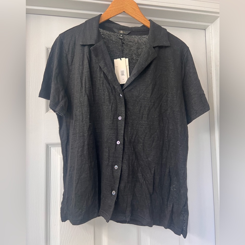 NWT Banana. Republic Black Linen Button Down Top
Sz Medium